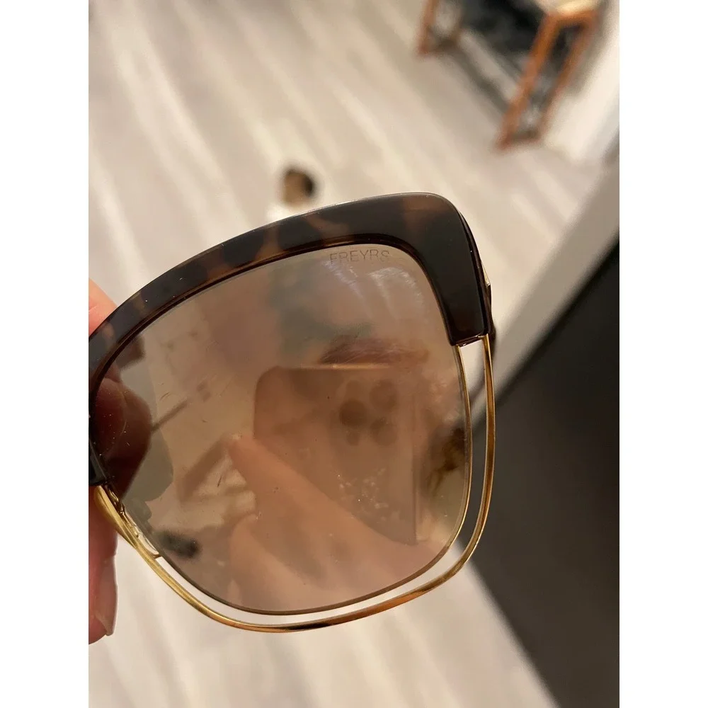 Freyrs Iris 109-1 Sunglasses Tortoise Gold Square Frame Brown Gradient Lens